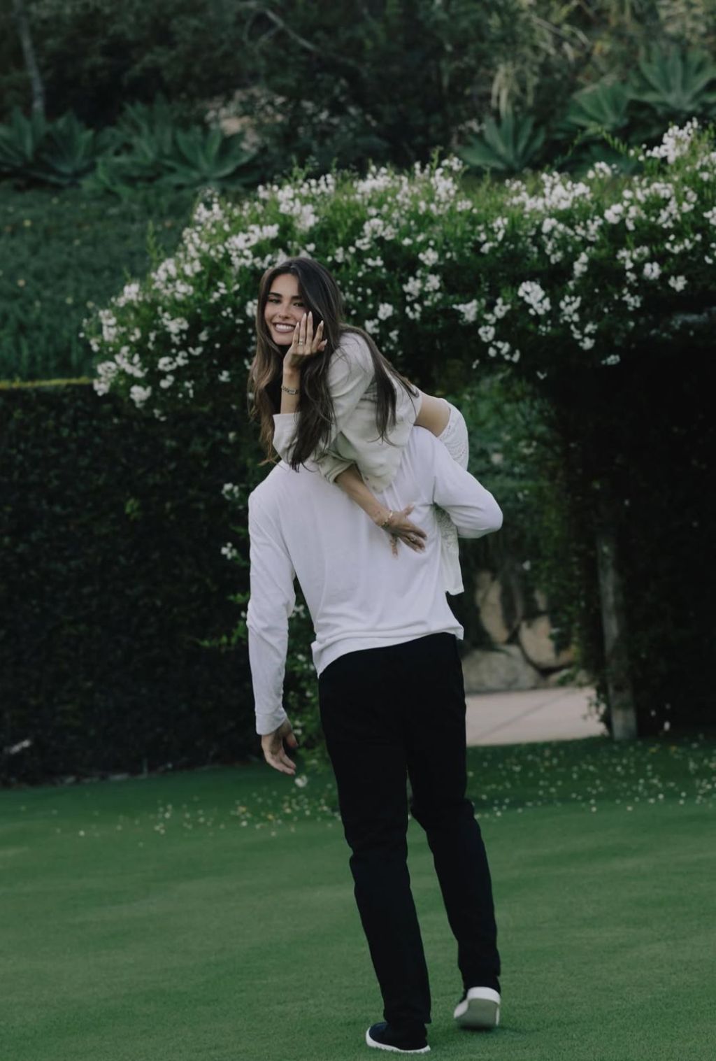 Madison Beer y Justin Herbert anuncian su&nbsp;compromiso