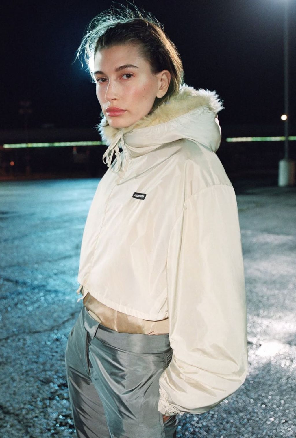 Hailey Bieber protagoniza la nueva campaña F/W2026 de Miu Miu