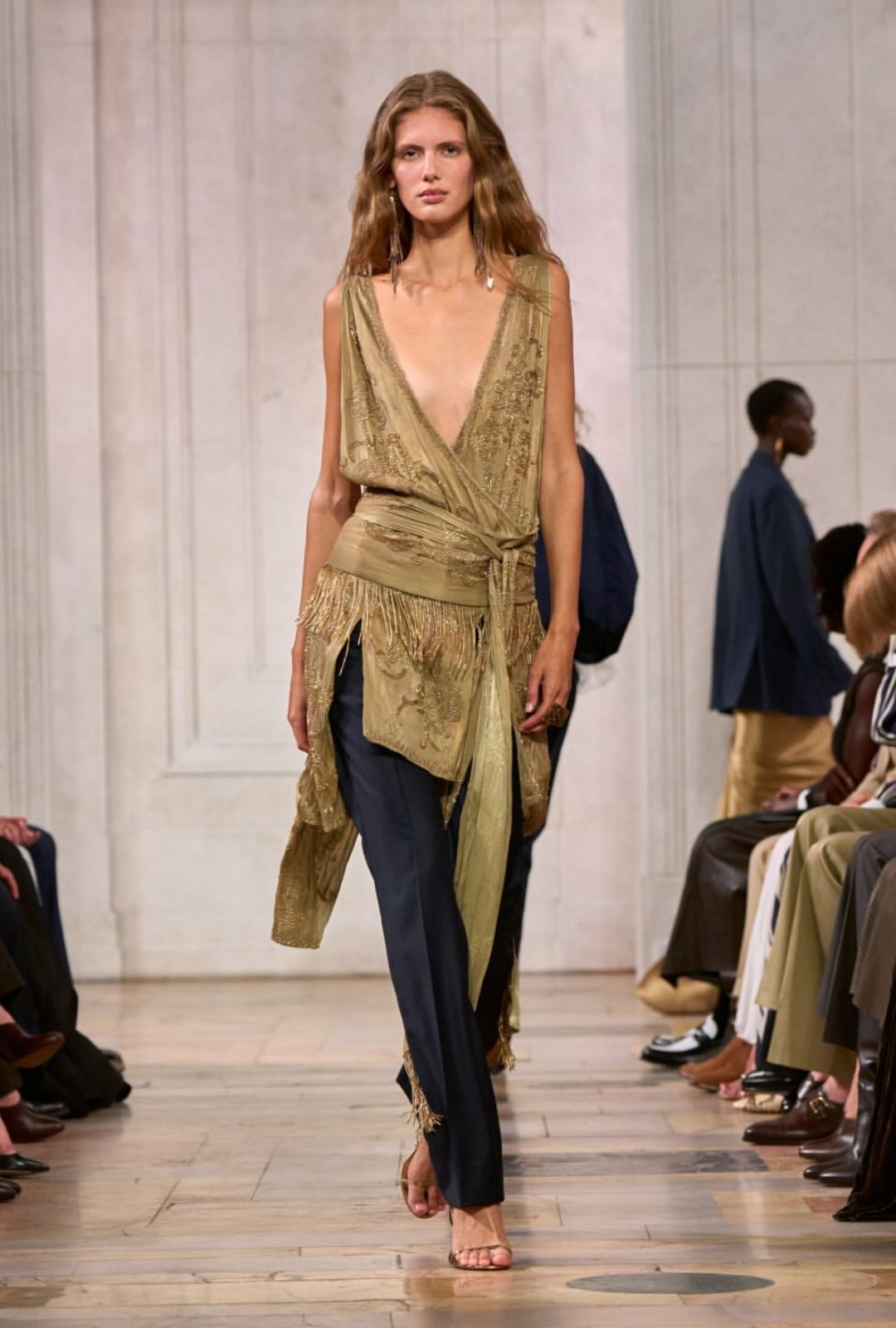La nueva mujer Ralph Lauren se viste de romanticismo rebelde